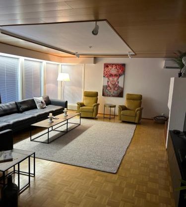 Villa Mänty 200 m2 Arkkitehdin suunnittelema kaupunkikoti rauhallinen sijainti Sauna autokatos