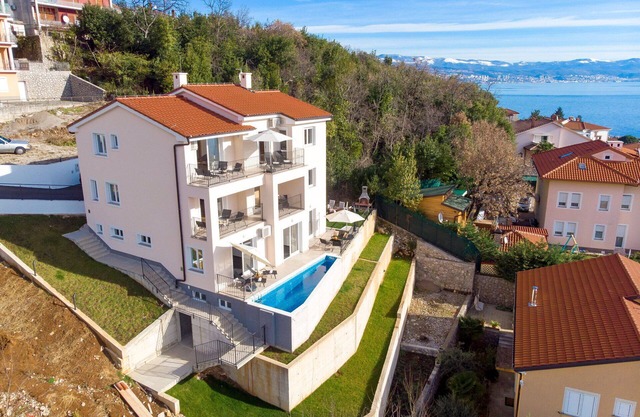 Villa Magic Hill with Pool