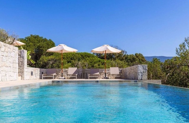 Villa MAGUY- 6 bedrooms, swimming pool, quiet location