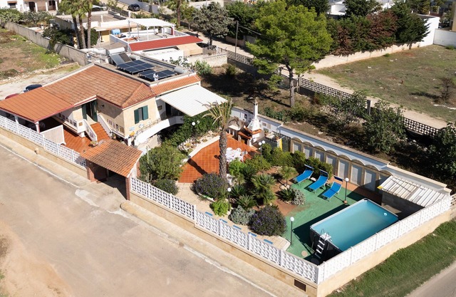 Villa 'Malva House In Con Piscina' with Shared Pool, Wi-Fi and Air Conditioning