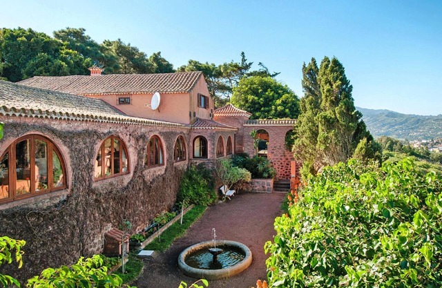 Villa Mansion Bandama with Pool in Santa Brigida