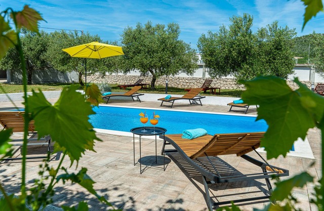 Villa Marina, 6 PAX, private pool, rural, peace, plenty of entertainment, bbq, www. zadarvillas.com