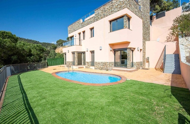 Villa Marina with Sea View, Pool & Wi-Fi