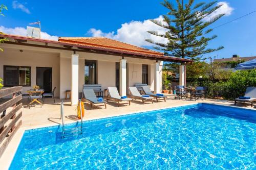 Villa Maro Large Private Pool AC WiFi