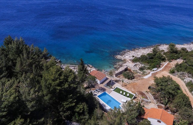 "Villa Mendes" - new seafront villa with a swimming pool