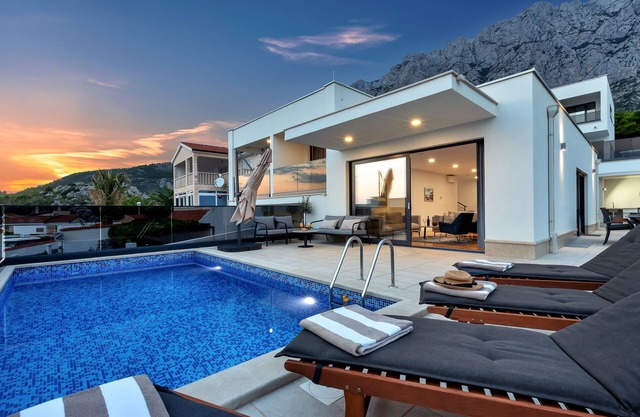 Villa Mendula-Luxurious New Villa with Pool and Sea View