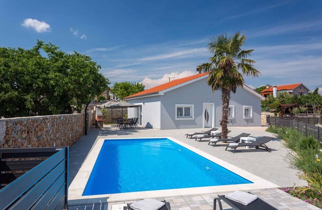 Villa Mia with pool in Garica