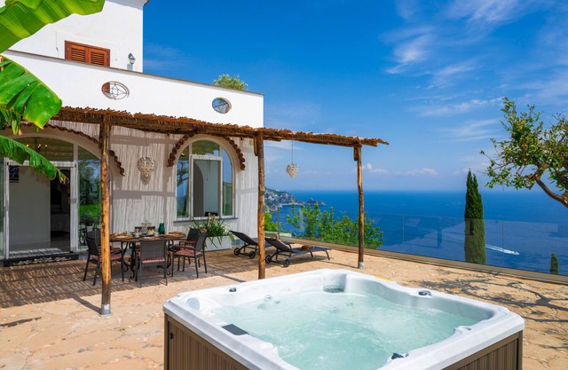 Villa Mimina - Exclusive villa with garden, Jacuzzi and sea view