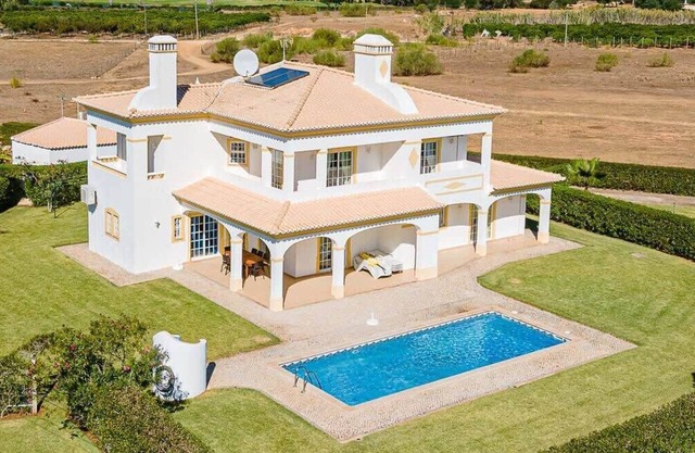 Villa Mina - short walk to beach, golf and shops