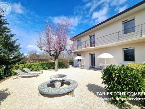 Villa moderne au style italien avec jardin privé et parking sécurisé - FR-1-496-316