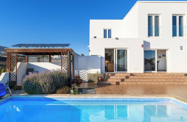 Villa Molinero- 4 bedrooms and pool