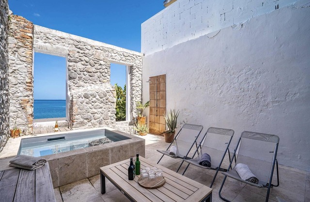 Villa Mont O Ciel - Four Bedroom Villa, Sleeps 8