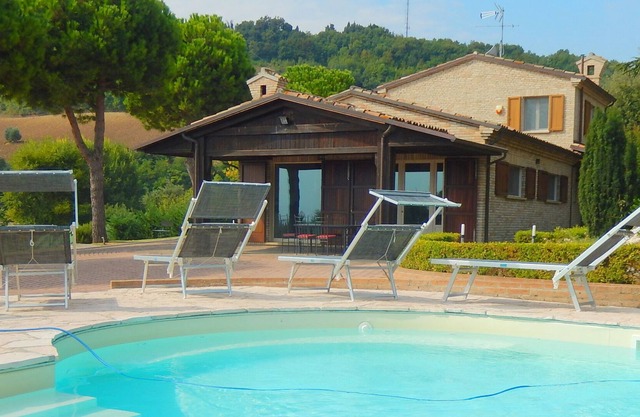Villa Montegiove, villa with private pool 3Km from the beach in Fano