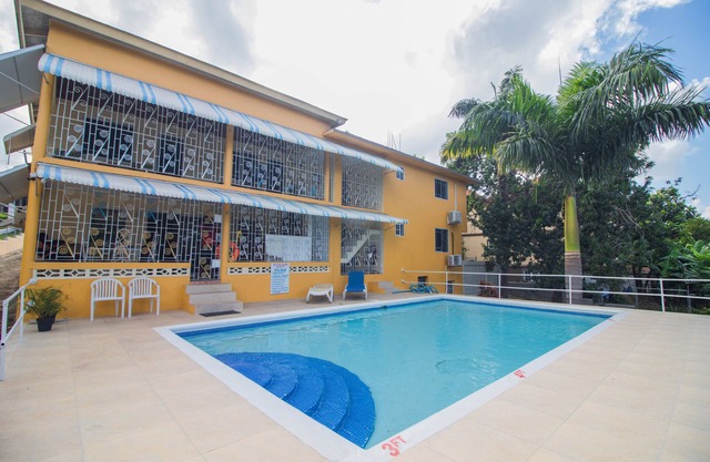 Villa Montego Sleeps 18 with Pool