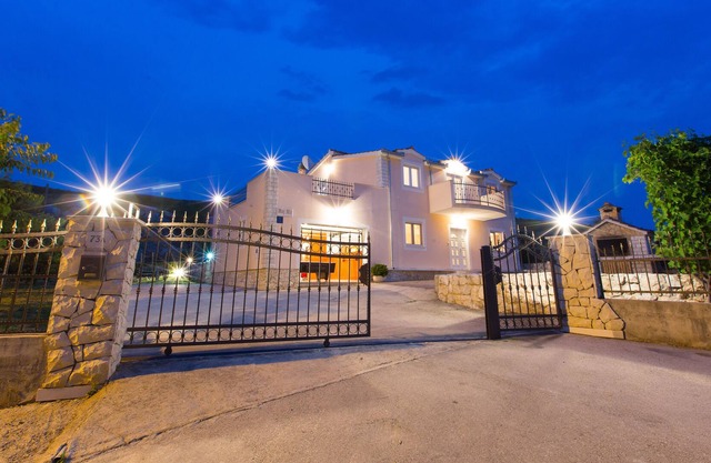 Villa My Peace - Heated Pool, Bbq, Play-room, Peace