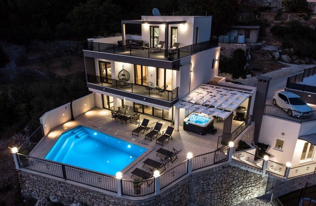 Villa Neda - modern and comfortable accommodation with a Heated pool with massage, Whirlpool, Infrared Sauna, view of Cetina, and natural environment of the Omiš hinterland