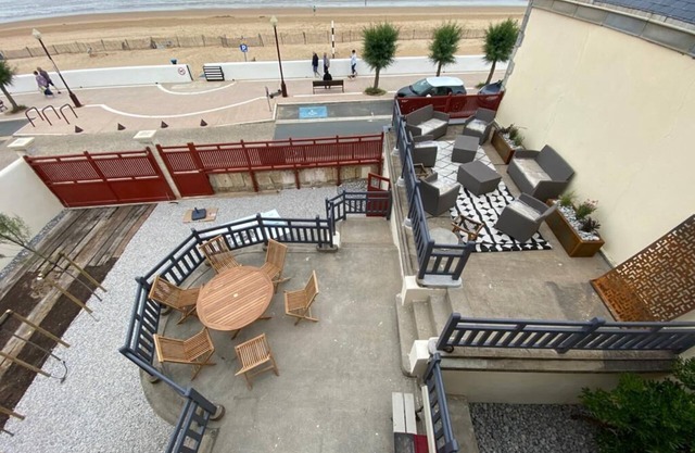 Villa Neptune, Chatelaillon Plage - Facing the beach and ocean - Swimming pool