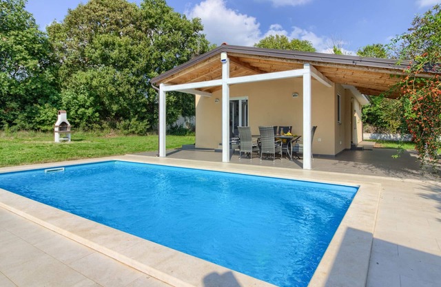 Villa NEZAKCIJ (Istria - Pula)