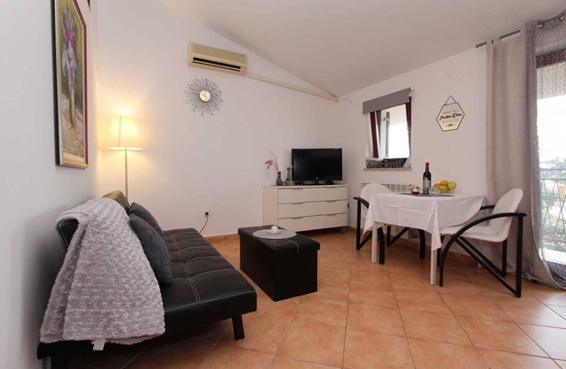 VILLA NIKOLA One-Bedroom Apartment with Sea View (Marsej)