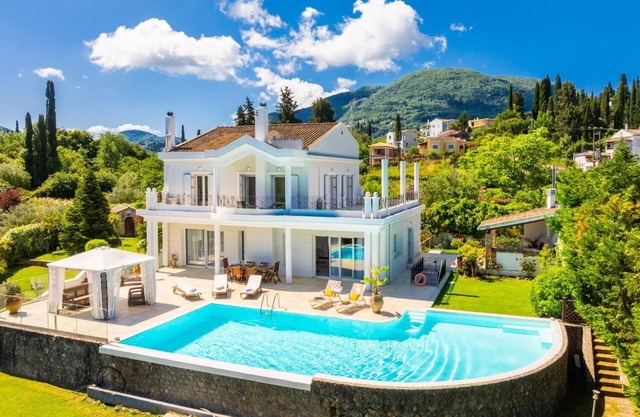 Villa Noulia - Four Bedroom Villa, Sleeps 10
