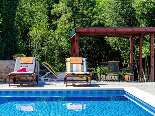 Villa Oasis Cypress - Three Bedroom Villa with Terrace and Swimming Pool