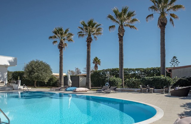 Villa Ognina Dependance I with pool by Wonderful Italy