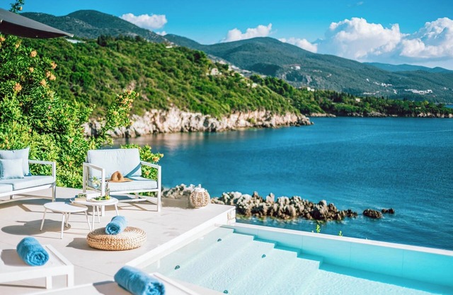 Villa Oikos with Private Pool and Private Sea Access