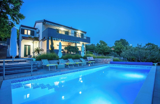 Villa Old Garden with heated Pool, private Tavern, and panoramic views