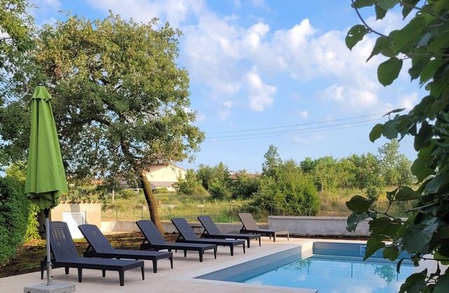Villa Oleandar with pool in Rogovici near Porec 7 km from the beach