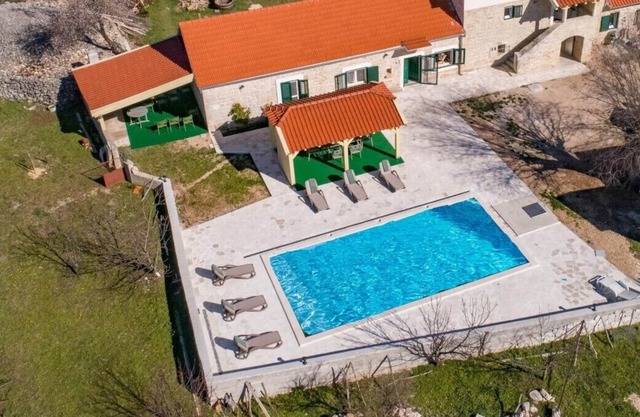 Villa Olive in Ljubotić - Haus für 8-9 Personen