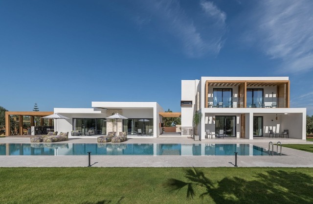 Villa Olive sun, heated pool, privacy, luxury, ideal for big groups