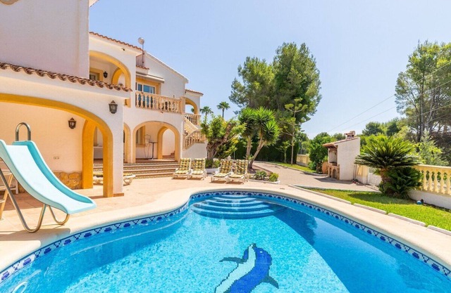 Villa 'Olivo Moraira' with Private Pool, Wi-Fi and Air Conditioning