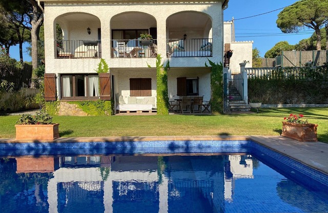 Villa on the beach in Pals-Begur with barbecue and private pool