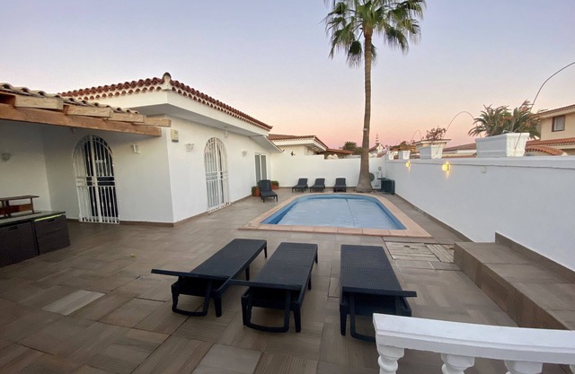 "Villa One Pérgola, private swimming pool, Bbq, Calm, sun, peace.