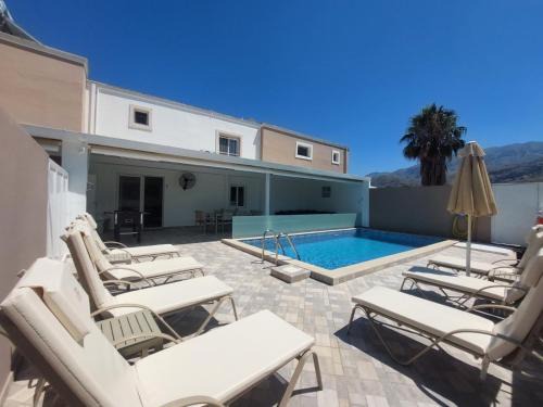 Villa Oniro- Less than 5-Min Walk to Kalivaki Beach