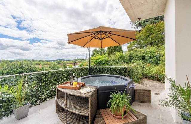 Villa overlooking the Loire River Terrace Parking