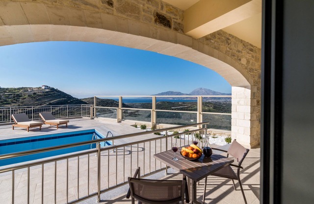 Villa Ovgoro, 3-level building with swimming pool and floor heating.