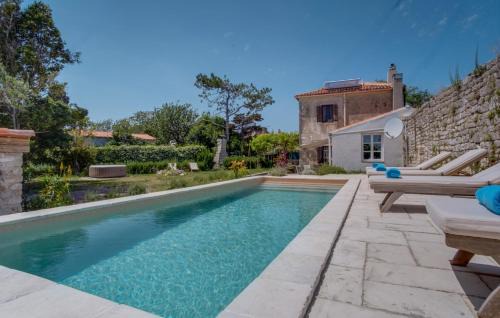 Villa Palazzo Limone with pool by Villas Guide