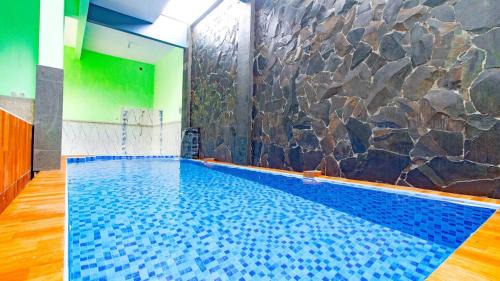 Villa Panderman Asri with Private Pool and Rooftop