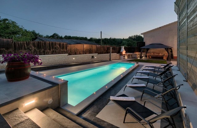 Villa Patrick, private pool, 10 people, free WiFi