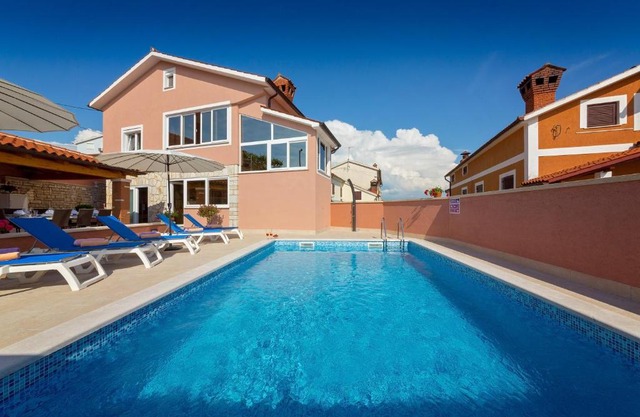 Villa Petra, Kaštelir