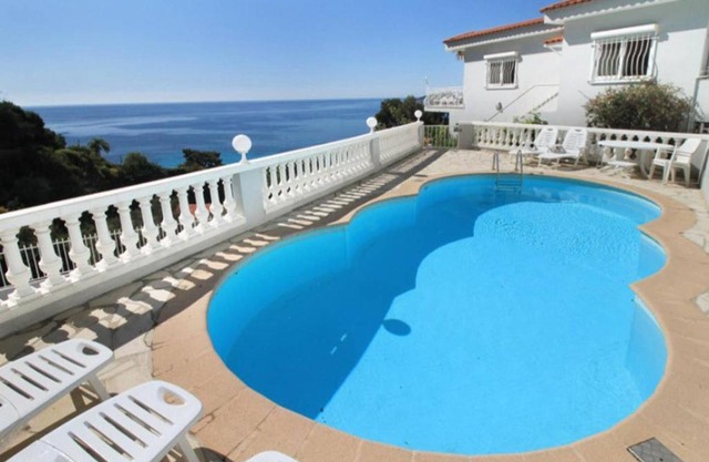 Villa piscine Eze bord de mer à 500m de la plage