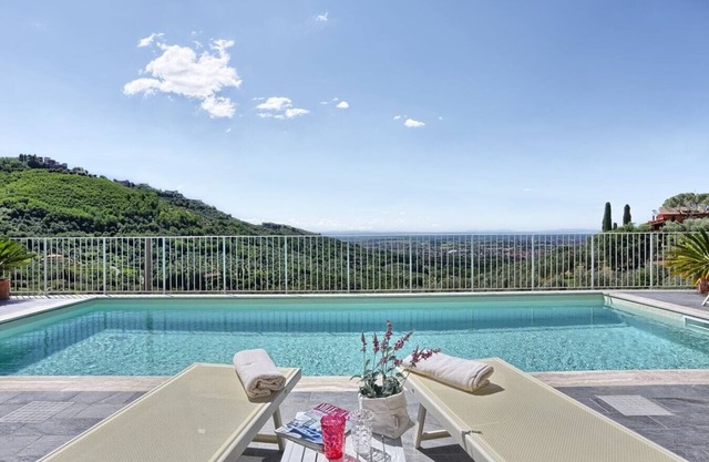 Villa Pistoia - Private villa with heated pool near Lucca