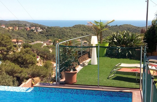 Villa pool and private boules court with sea view and nature near Barcelona