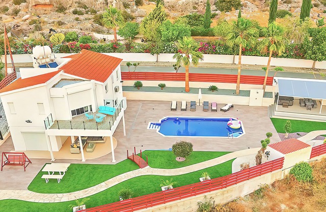 Villa Prasino - Luxury Modern Villa in Peyia