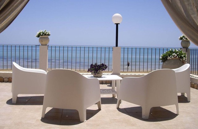 Villa Punta Piccola (at the Scala dei Turchi)