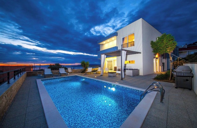 Villa Red with pool, seaview