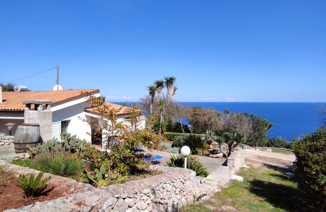 Villa Resta – Private Garden with Stunning Sea Views