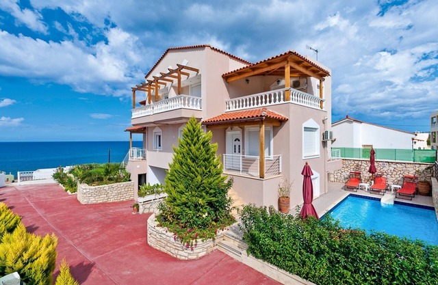 Villa Rethymno - Three Bedroom Villa, Sleeps 6