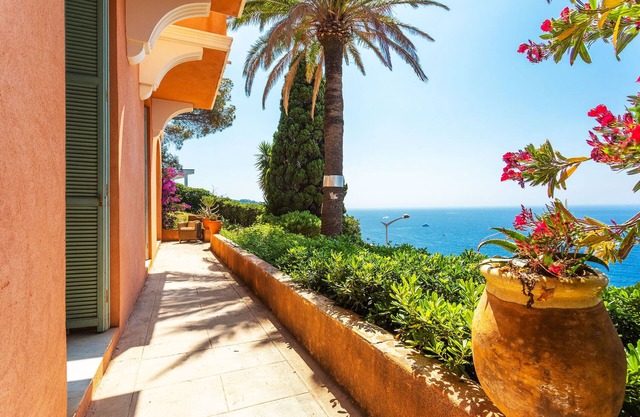 VILLA REVE D'AZUR VI4353 bY Riviera Holiday Homes